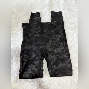 Spanx Black Camo Leggings High Rise M